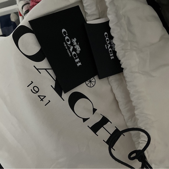 LIKE NEW! COACH Dakotah Satchel in Burgundy Bag Women - Picture 12 of 12